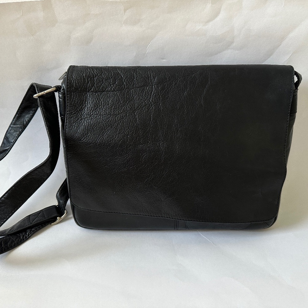 Black Vintage Leather Crossbody Bag Bass